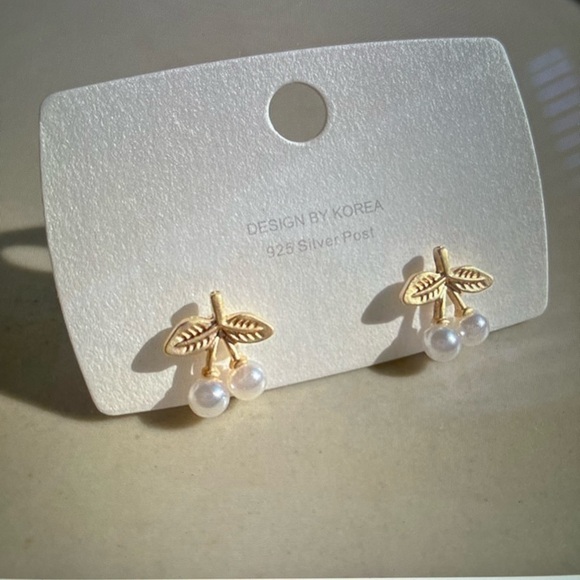 Jewelry - Women’s fashion jewelry, artificial pearls, gold tone leaves pierced earrings